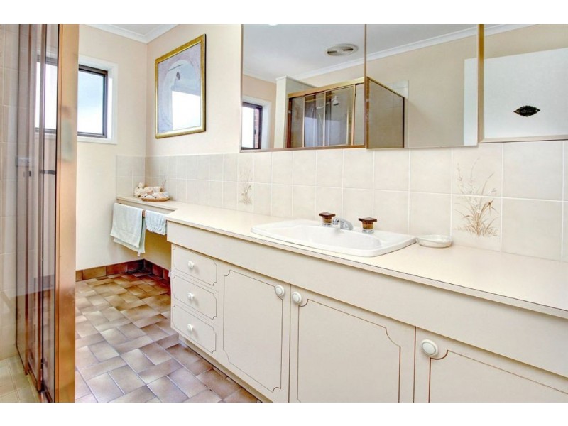 4 Ella Crescent, Rosebud West VIC 3940