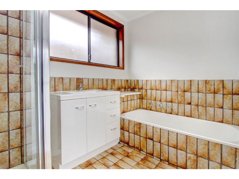 225 Ninth Avenue, Rosebud VIC 3939