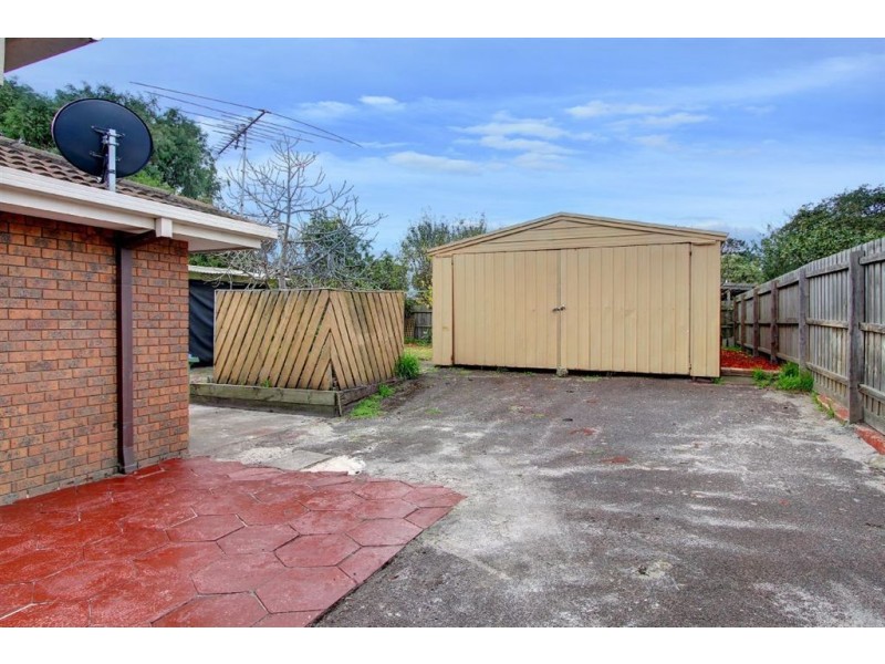 225 Ninth Avenue, Rosebud VIC 3939