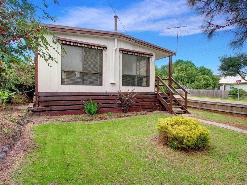 83 Fifth Avenue, Rosebud VIC 3939
