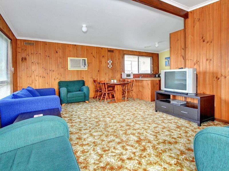 83 Fifth Ave, Rosebud VIC 3939