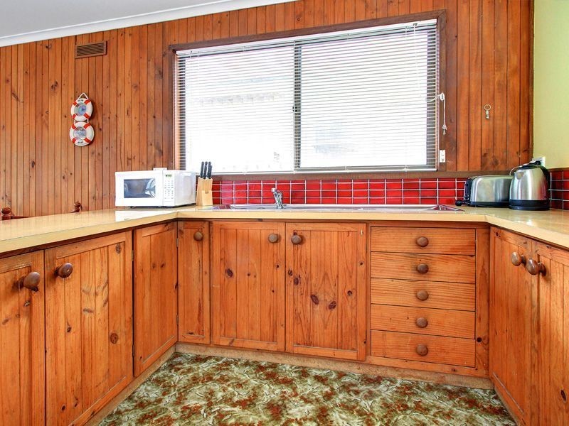 83 Fifth Ave, Rosebud VIC 3939