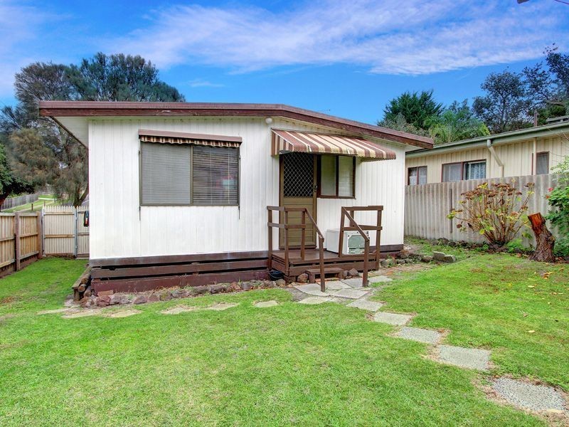 83 Fifth Ave, Rosebud VIC 3939