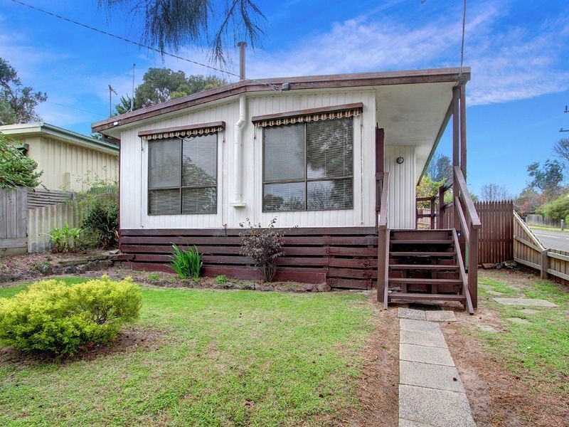 83 Fifth Ave, Rosebud VIC 3939