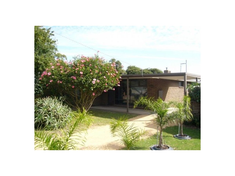 38 Hayes Avenue, Rosebud VIC 3939