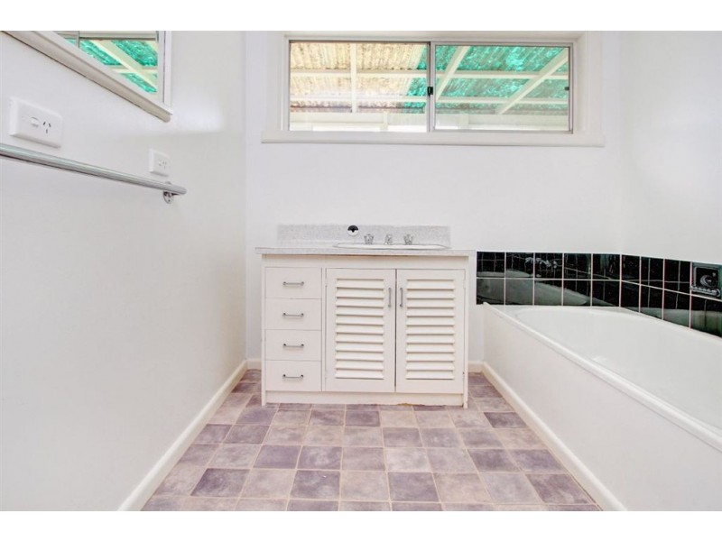 1 Colin Street, Rosebud West VIC 3940