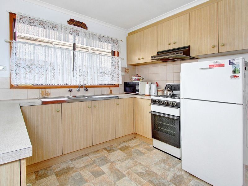 48 Eighth Ave, Rosebud VIC 3939