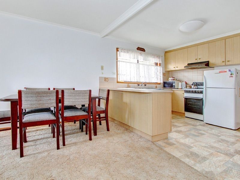 48 Eighth Ave, Rosebud VIC 3939