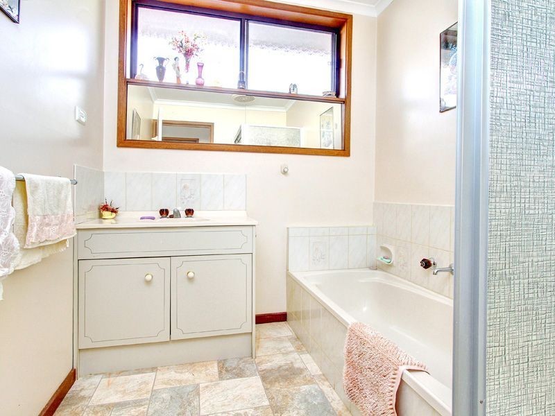 48 Eighth Ave, Rosebud VIC 3939