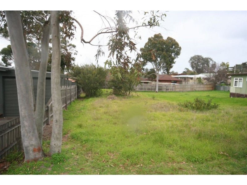 100 Third Avenue, Rosebud VIC 3939