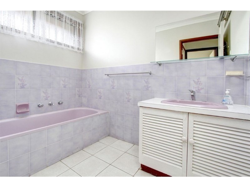 27 Moorfield Avenue, Rosebud VIC 3939