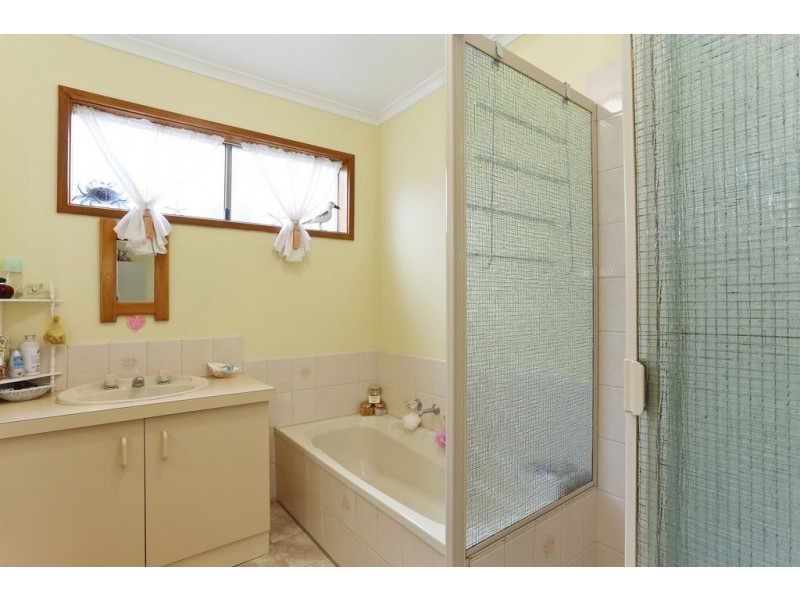 137 Sixth Avenue, Rosebud VIC 3939