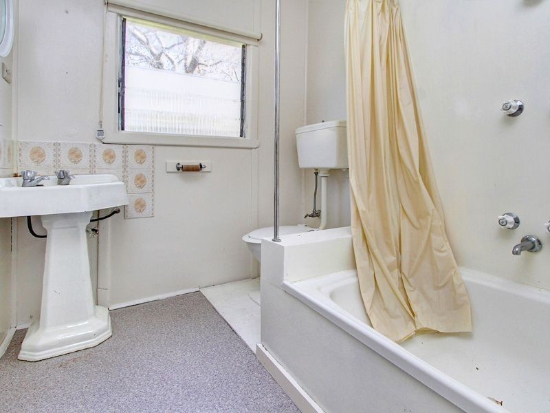 12 Overlea Avenue, Rosebud VIC 3939