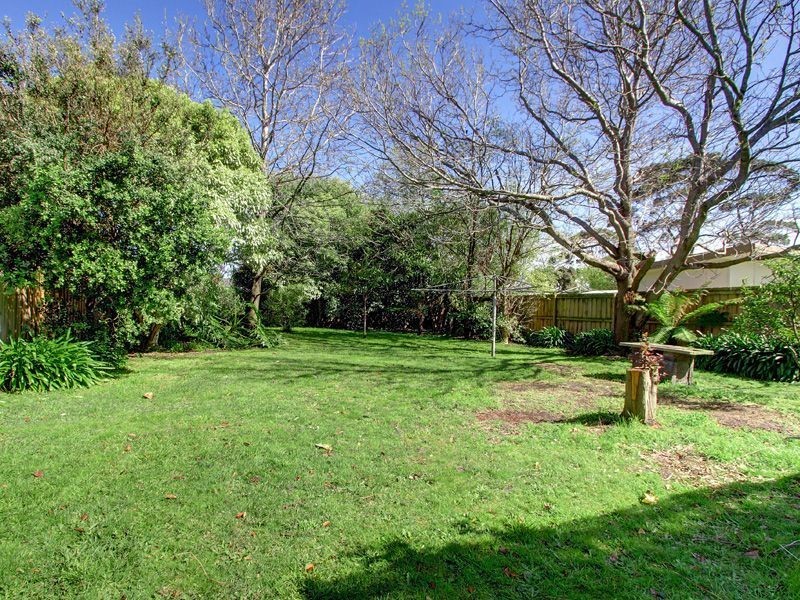 12 Overlea Avenue, Rosebud VIC 3939