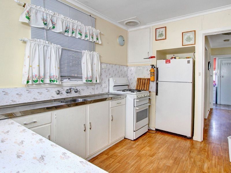 42 Sixth Avenue, Rosebud VIC 3939