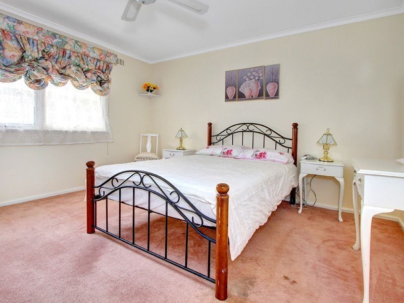 42 Sixth Avenue, Rosebud VIC 3939