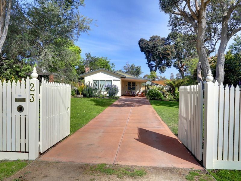 23 Woyna Avenue, Rosebud West VIC 3940