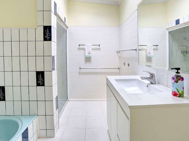 26 Chatfield Avenue, Rosebud West VIC 3940