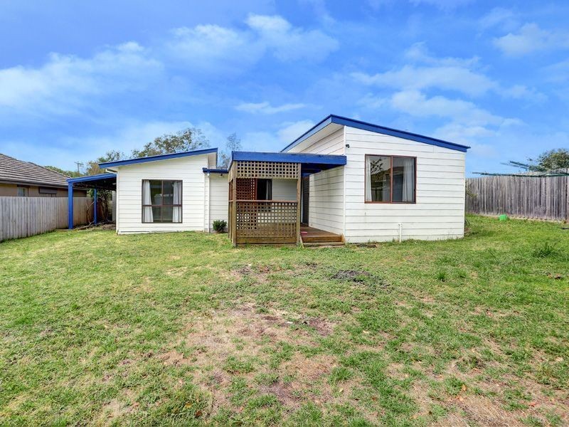 26 Chatfield Avenue, Rosebud West VIC 3940
