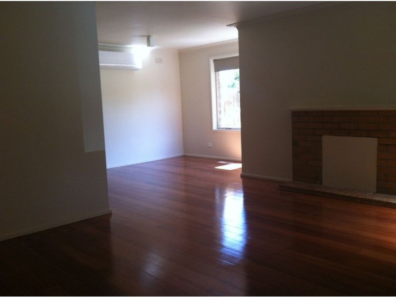 24 Cootamundra Avenue, Rosebud West VIC 3940