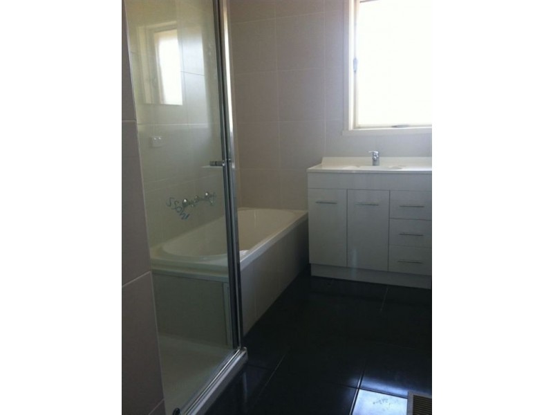 24 Cootamundra Avenue, Rosebud West VIC 3940