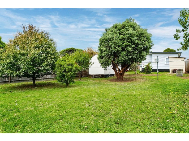 22 Moorfield Avenue, Rosebud VIC 3939