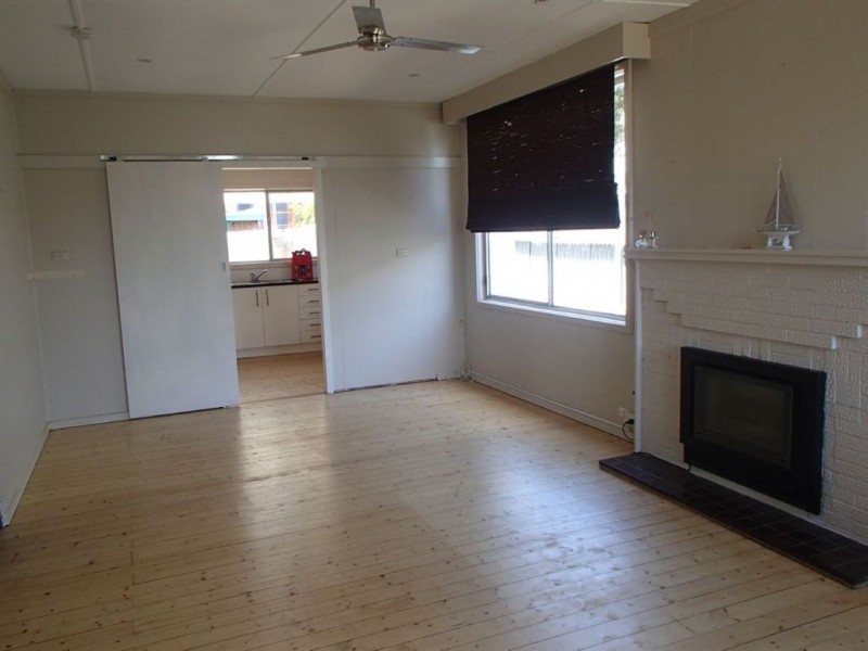 99 Third Avenue, Rosebud VIC 3939