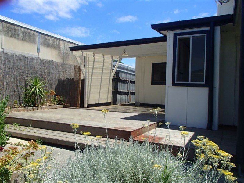 99 Third Avenue, Rosebud VIC 3939