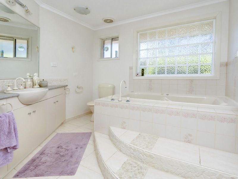 18 Irving Court, Rosebud West VIC 3940