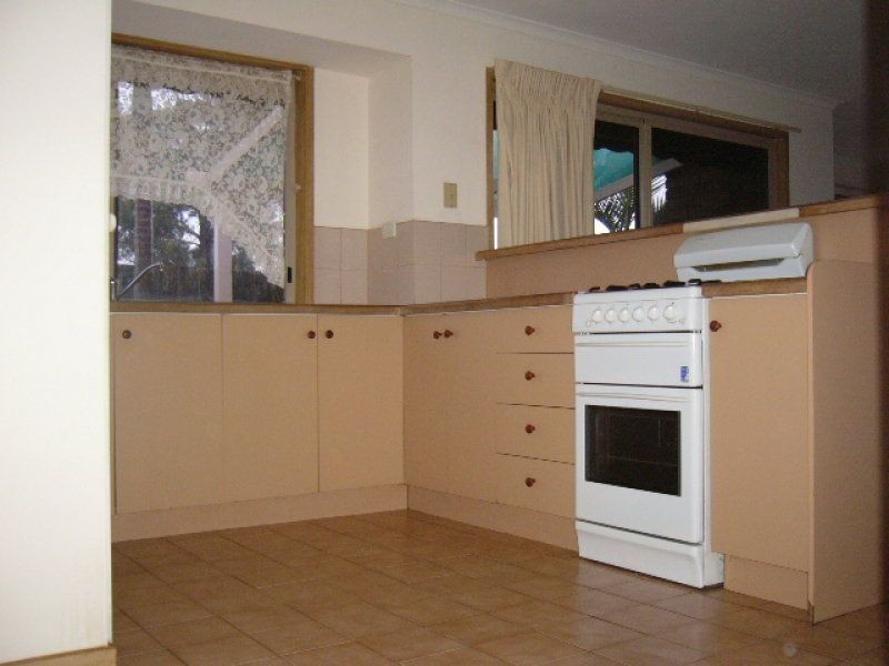 122 Sixth Avenue, Rosebud VIC 3939