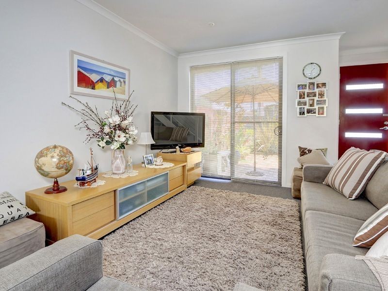 2/1 Adams Avenue, Rosebud VIC 3939