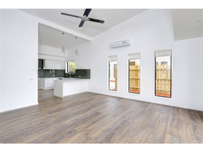 2/84 Elizabeth Avenue, Rosebud West VIC 3940