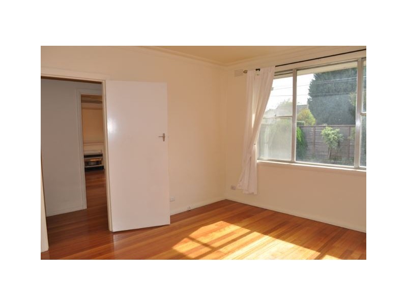 8 Aylwin Avenue, Burwood VIC 3125