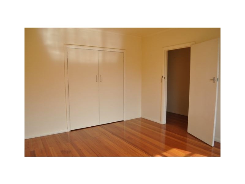 8 Aylwin Avenue, Burwood VIC 3125