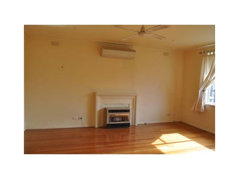 8 Aylwin Avenue, Burwood VIC 3125