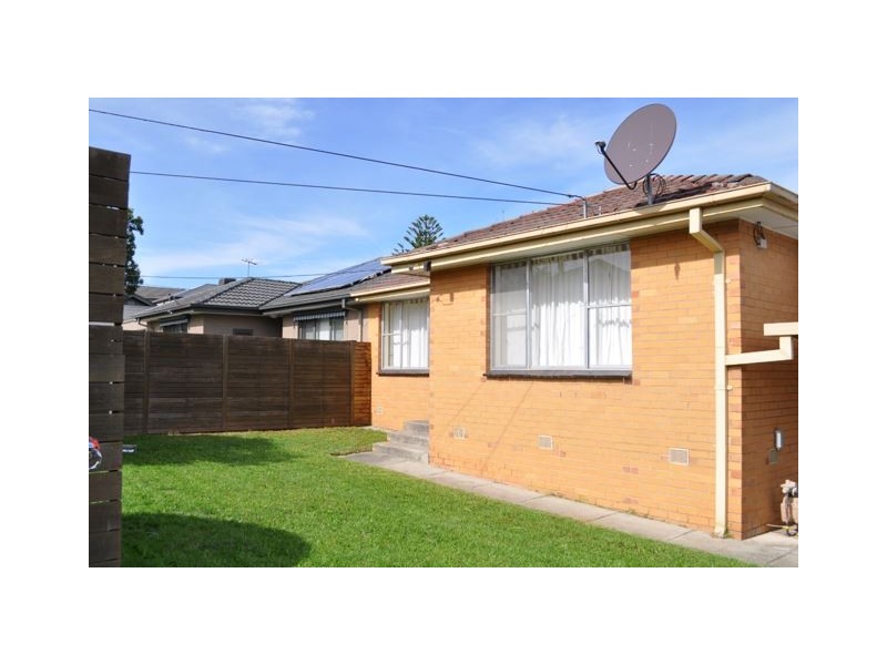 8 Aylwin Avenue, Burwood VIC 3125