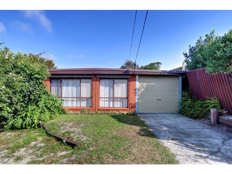 204 Ninth Avenue, Rosebud VIC 3939