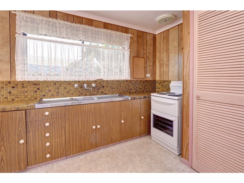 204 Ninth Avenue, Rosebud VIC 3939