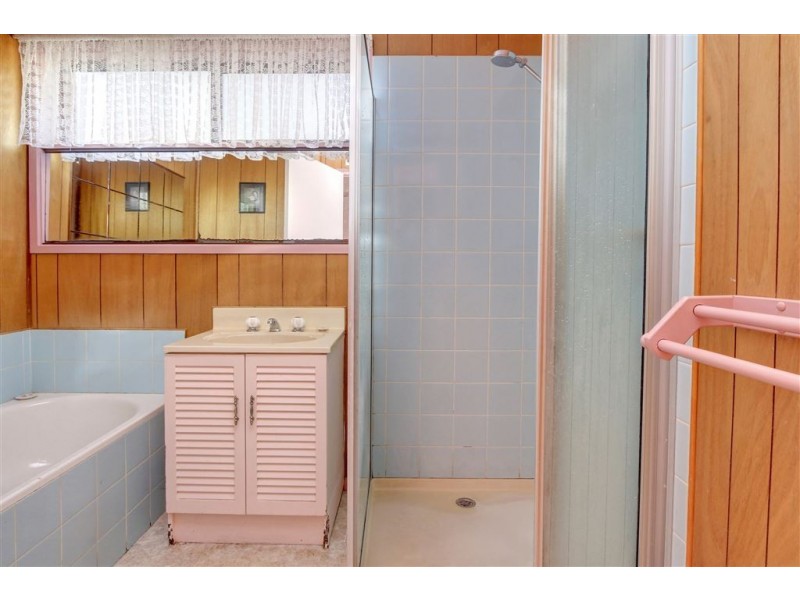 204 Ninth Avenue, Rosebud VIC 3939