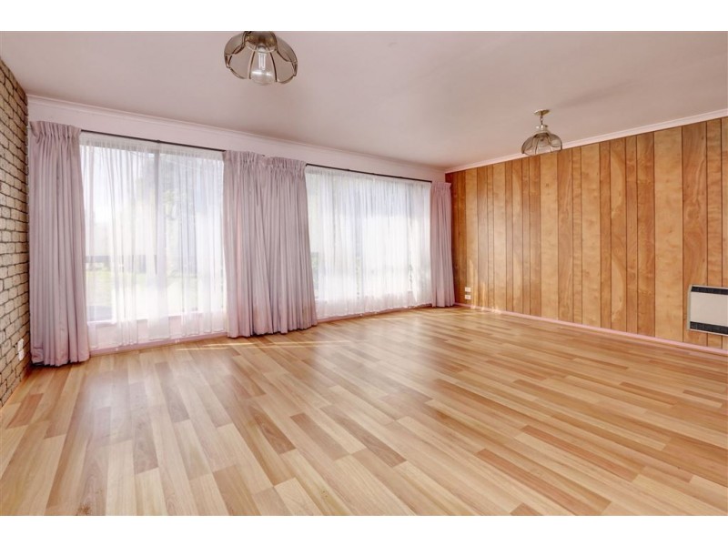 204 Ninth Avenue, Rosebud VIC 3939