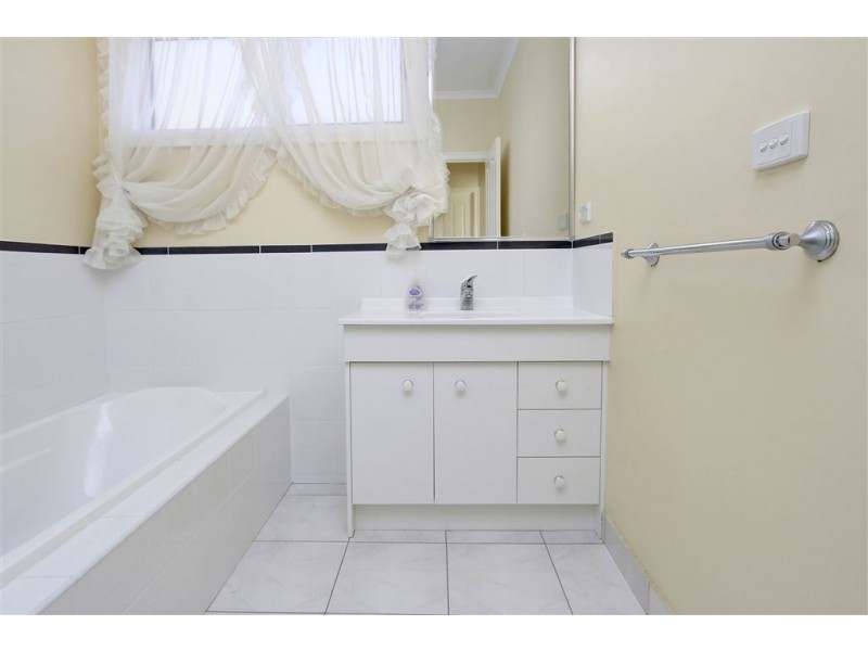 42 Elizabeth Avenue, Rosebud West VIC 3940