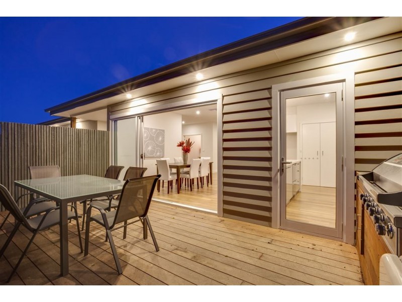 5A Walpole Ave, Rosebud VIC 3939
