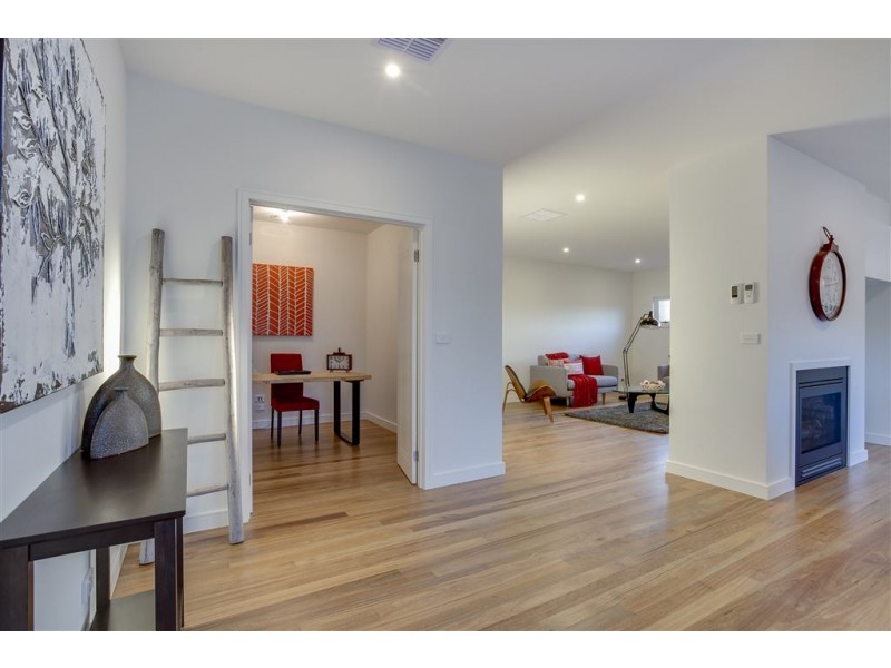 5A Walpole Ave, Rosebud VIC 3939