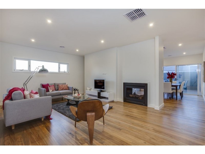 5A Walpole Ave, Rosebud VIC 3939