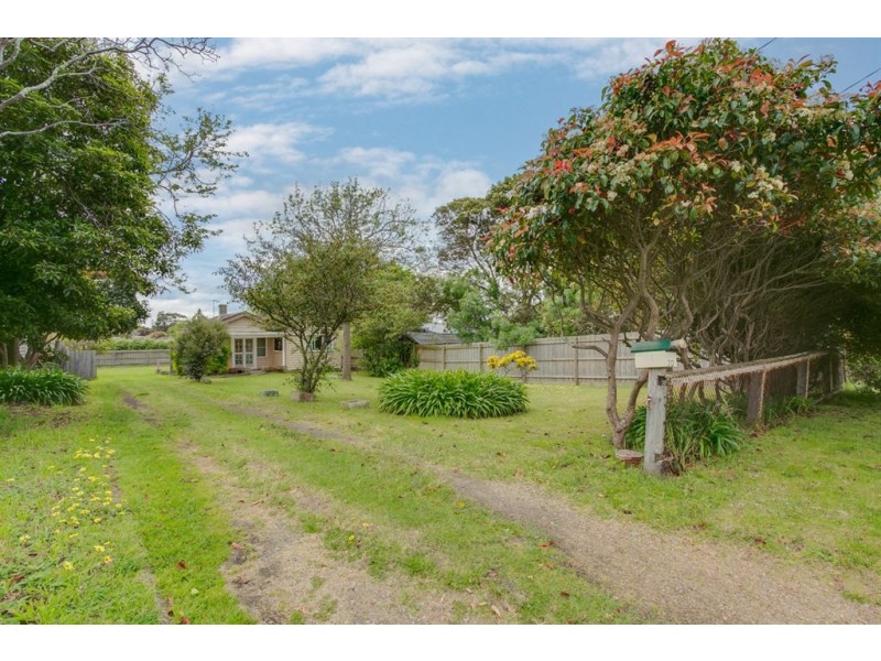 20 Moorfield Avenue, Rosebud VIC 3939