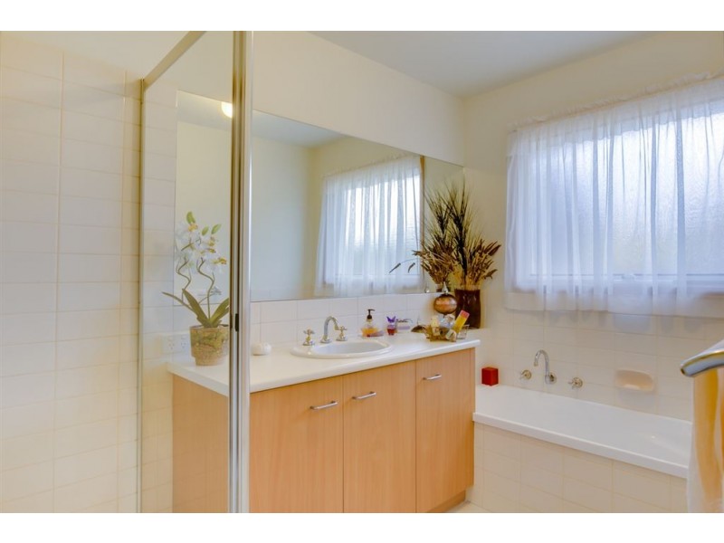 44 Violet Street, Rosebud West VIC 3940