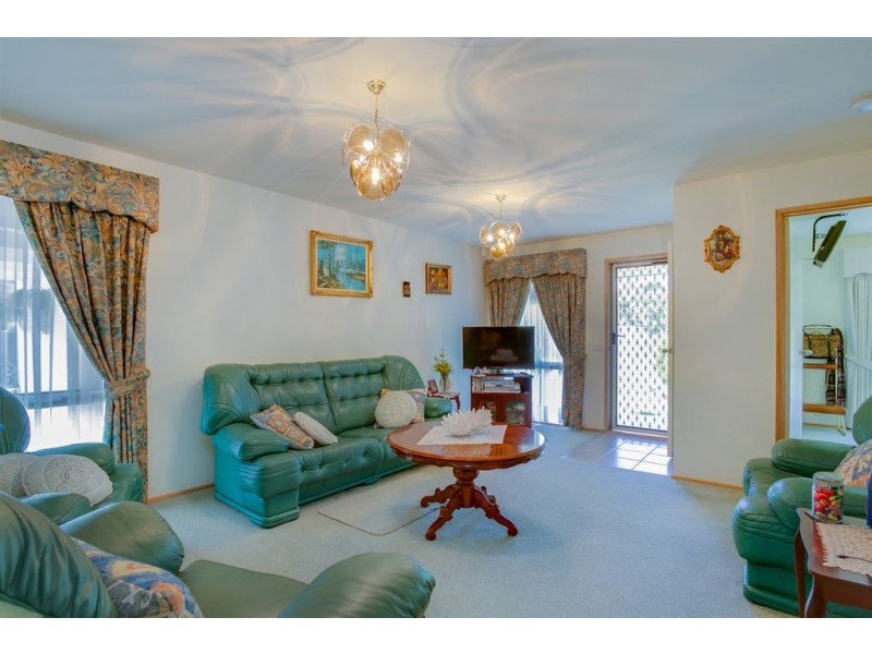 44 Violet Street, Rosebud West VIC 3940