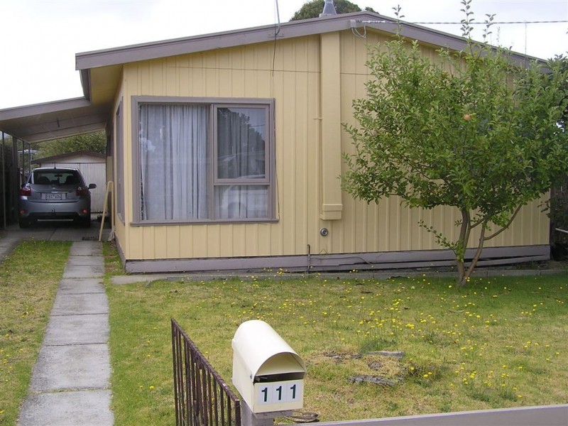 111 Eighth Avenue, Rosebud VIC 3939