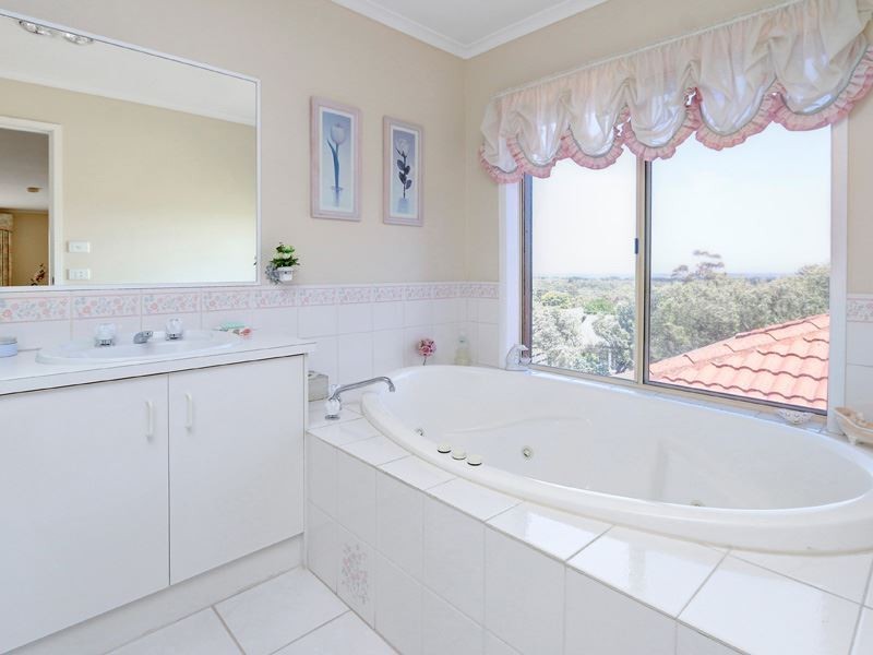 10 Tudor Road, Rosebud VIC 3939