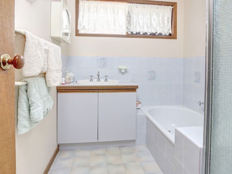 107 Fourth Avenue, Rosebud VIC 3939